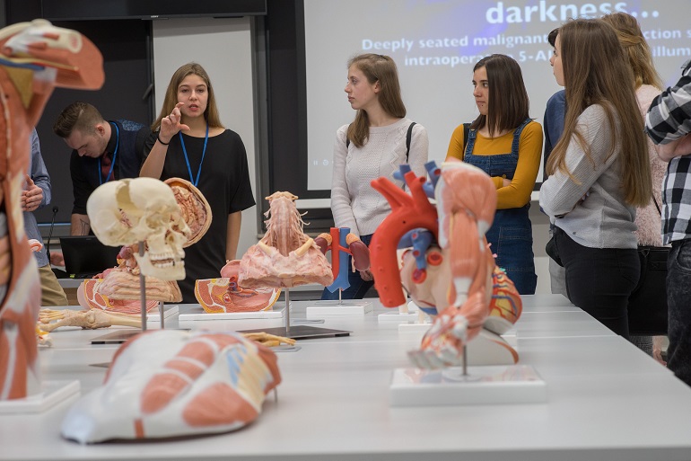 Zdjęcie nagłówkowe otwierające podstronę: Akcje prozdrowotne studentów kierunku lekarskiego UB