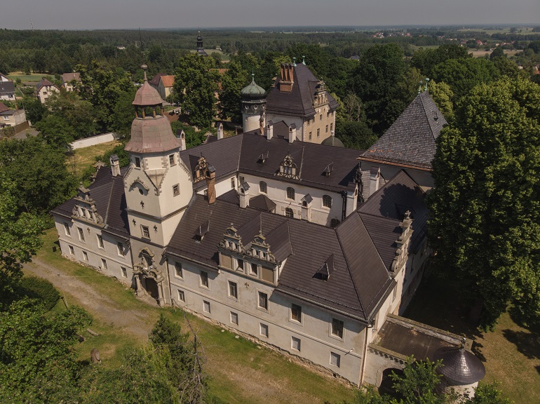 Zdjęcie nagłówkowe otwierające podstronę: Pałac w Dąbrowie, budynek UB przy ul. Dmowskiego w centrum Poznania – współpracujmy!