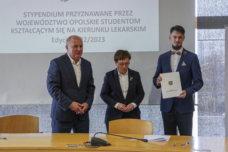 Zdjęcie nagłówkowe otwierające podstronę: Stypendia dla studentów kierunku lekarskiego