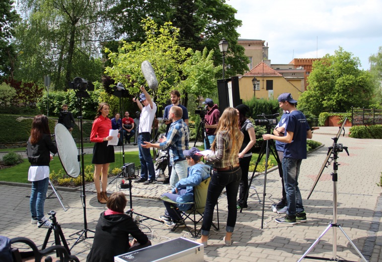 Przeniesienie do informacji o tytule: „Seta” nakręciła kinowy spot zachęcający do studiowania na UB