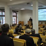 Spotkanie studentów i profesorów na konferencji naukowej