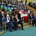 Studenci, profesorowie i goście na uroczystej inauguracji roku akademickiego 2016/17