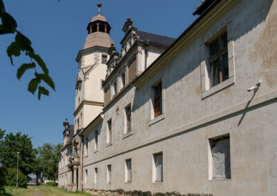 Zamek - wejście bok